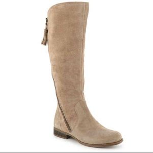 7.5 Suede Naturalizer Boots